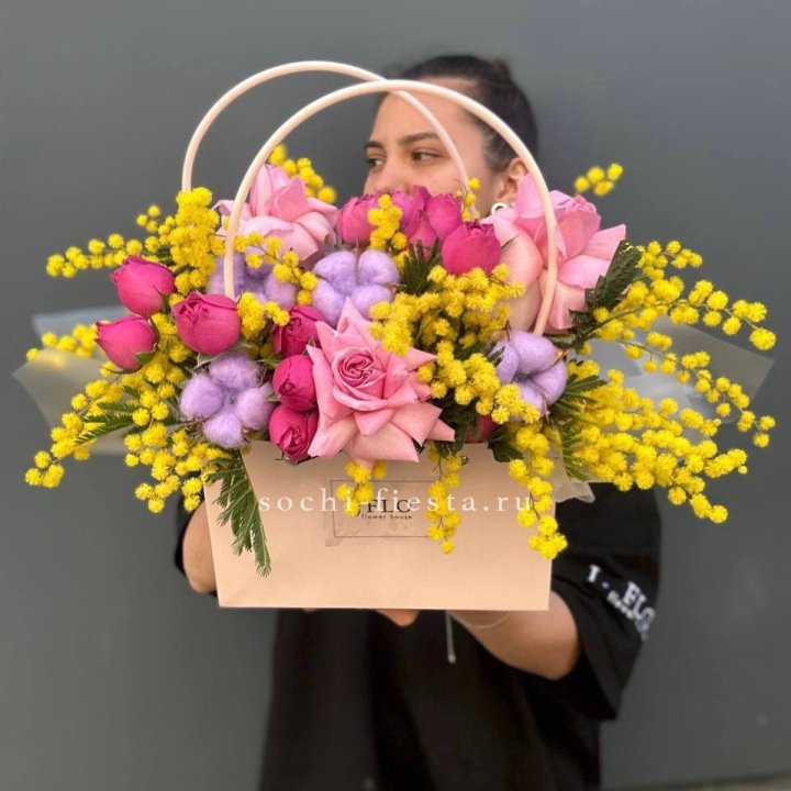 Сумочка мимозы и роз "Примавера" в Нижнем Новгороде