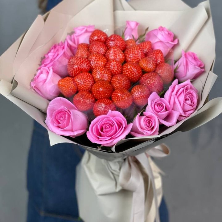 Клубника и розы в Нижнем Новгороде