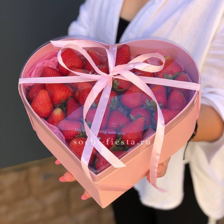 Коробочка сердце  с клубникой в Нижнем Новгороде