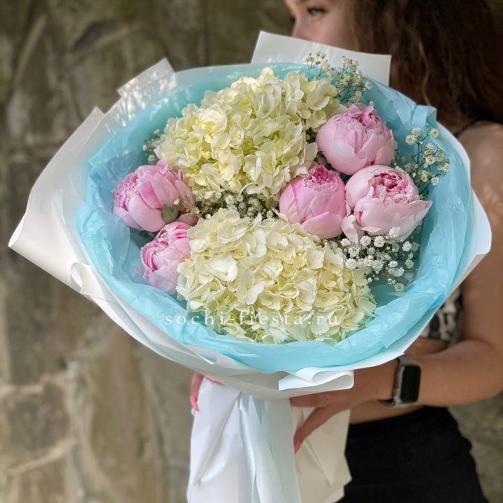 Букет с пионами "Блюсом" в Нижнем Новгороде