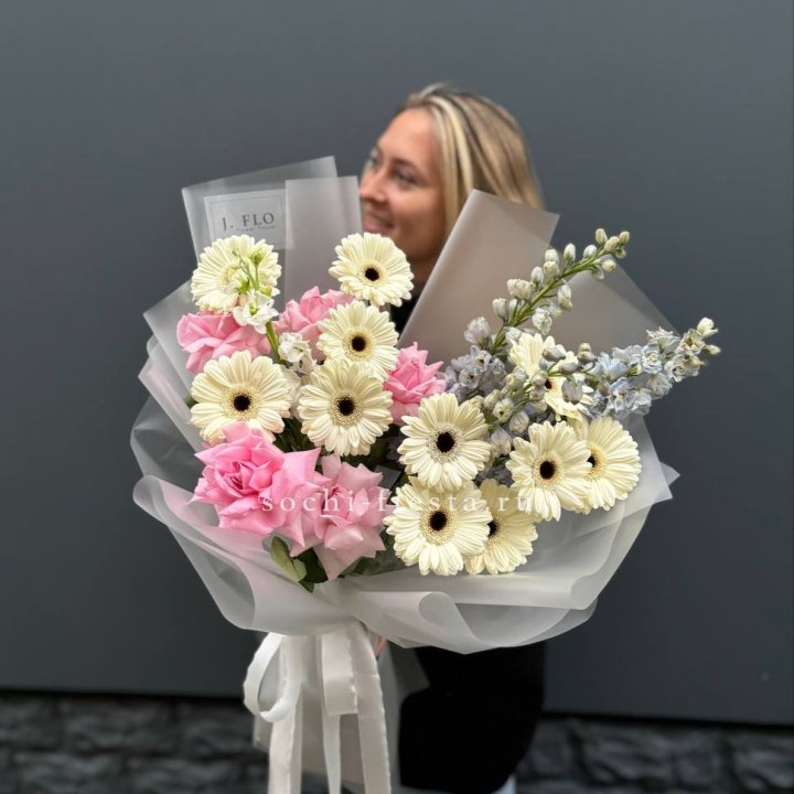 Букет роз и гербер в Нижнем Новгороде