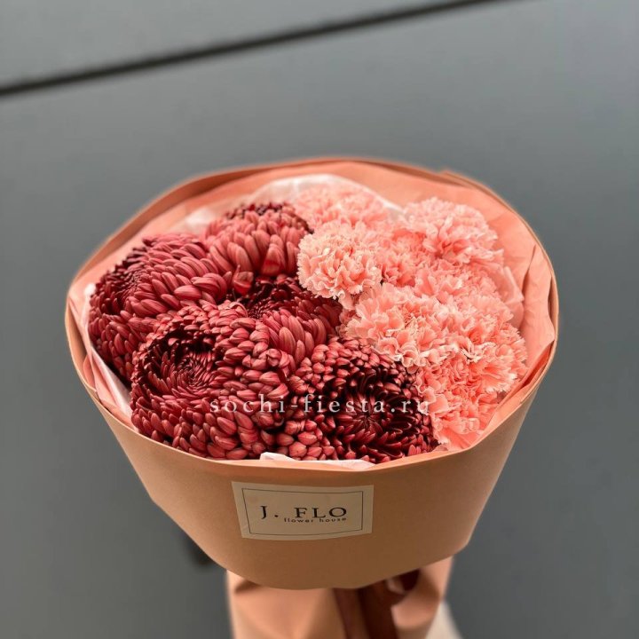 Букет хризантем и диантусов  в Нижнем Новгороде