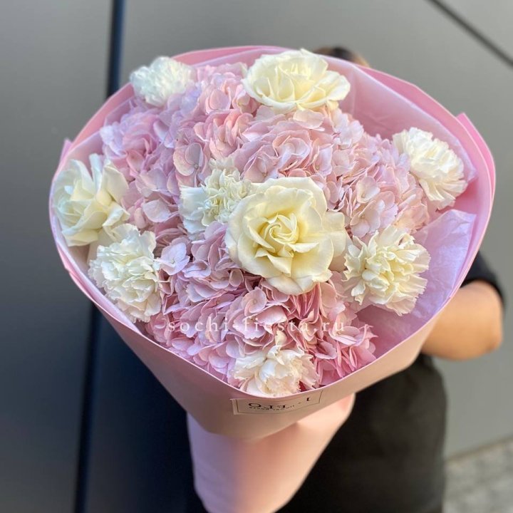  Букет гортензий и роз  в Нижнем Новгороде