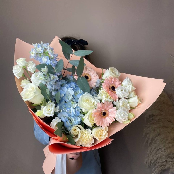  Букет гортензии и роз "Валенсия" в Нижнем Новгороде