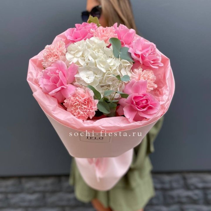  Букет роз и гортензии "Навола" в Нижнем Новгороде