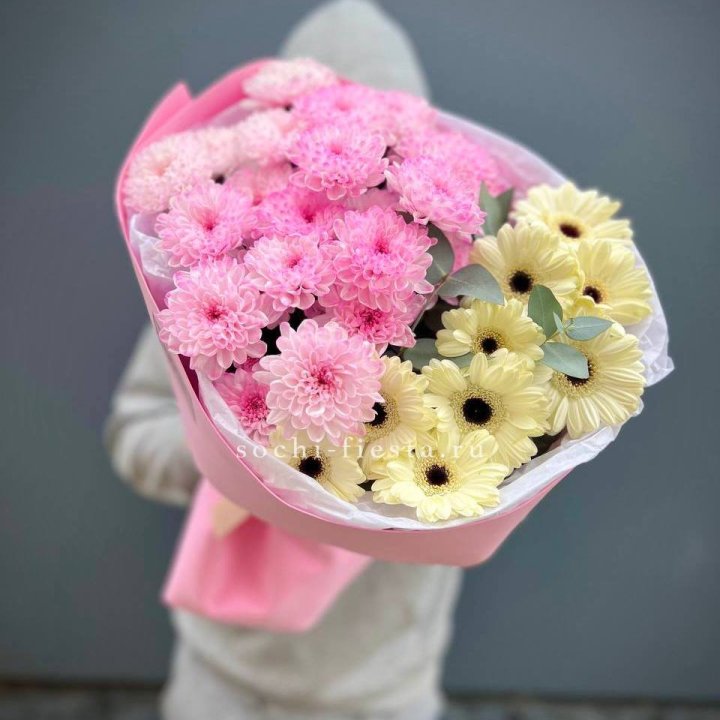 Дуо хризантем и гербер в Нижнем Новгороде