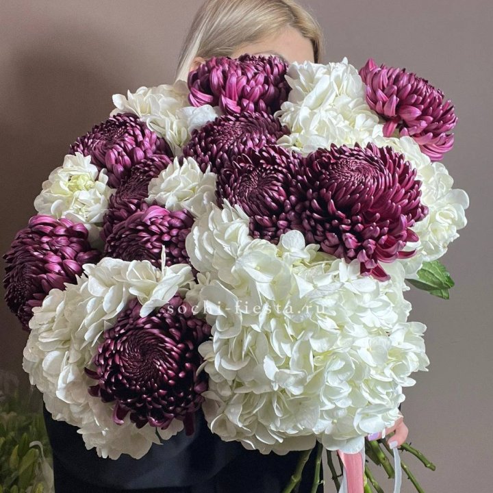 Охапка Бигуди и гортензий в Нижнем Новгороде