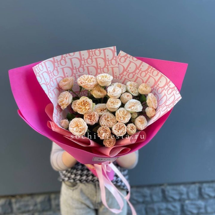 9 пионовидных роз в Нижнем Новгороде