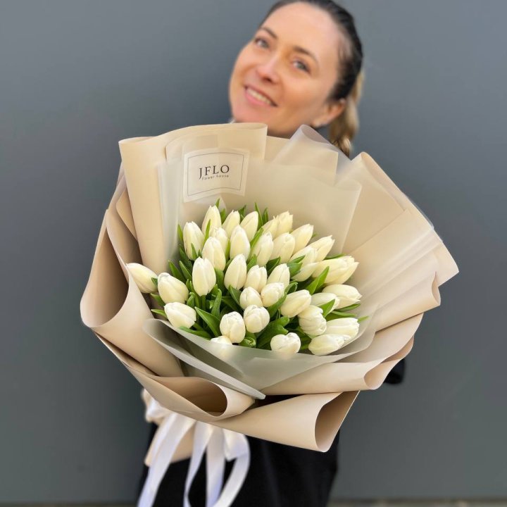 35 белых тюльпанов в Нижнем Новгороде