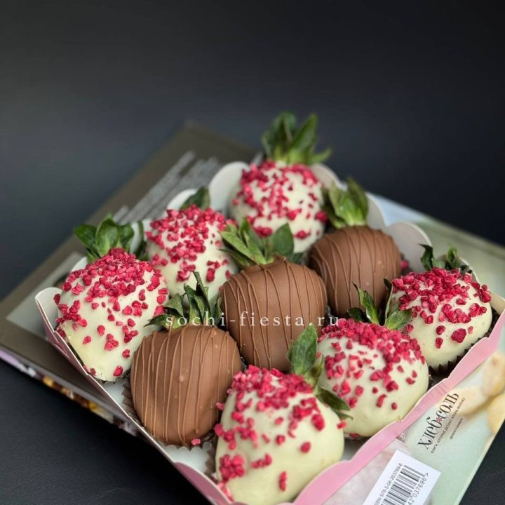 Клубника в шоколаде 9 ягод №2 с доставкой в Нижнем Новгороде
