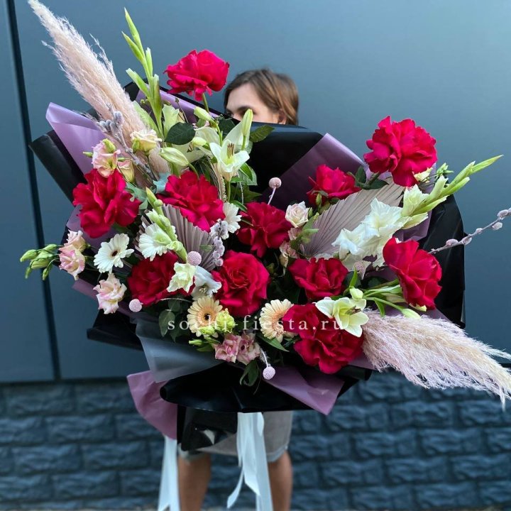 Дизайнерский букет Ред в Нижнем Новгороде