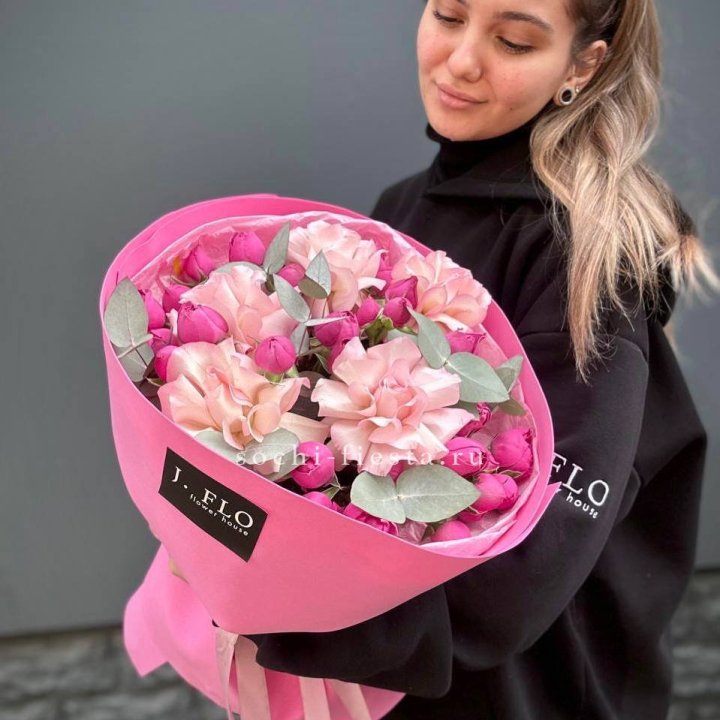 Букет французских и пионовидных роз "Ламиносо" в Нижнем Новгороде