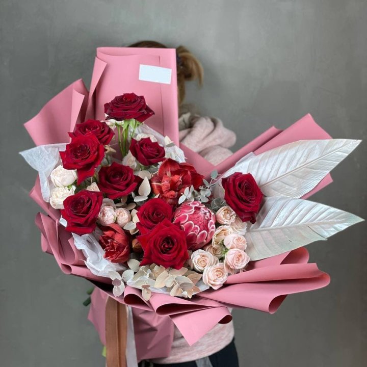 Дизайнерский букет "Ред Вильвет" в Нижнем Новгороде