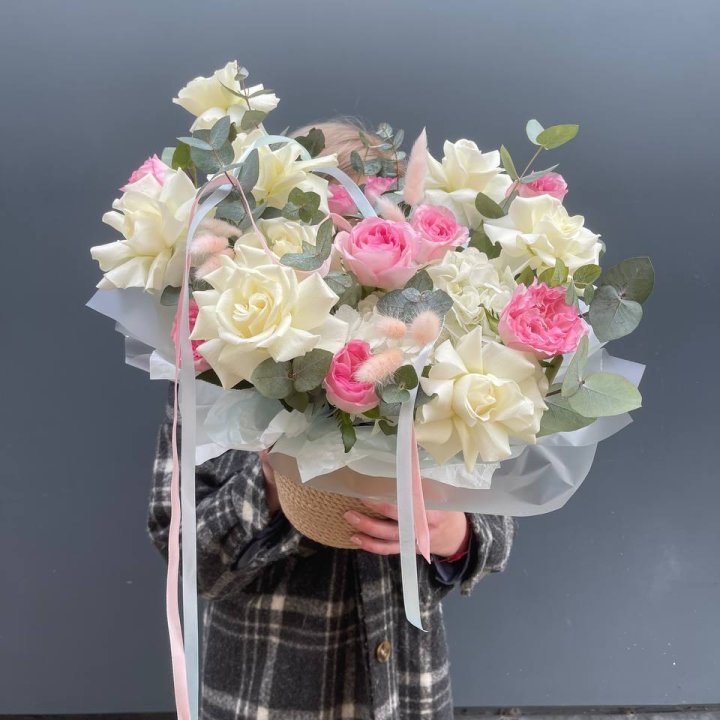 Кашпо с розами в Нижнем Новгороде