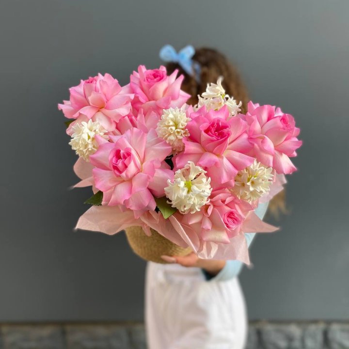 Дуо розы и гиацинты с доставкой в Нижнем Новгороде