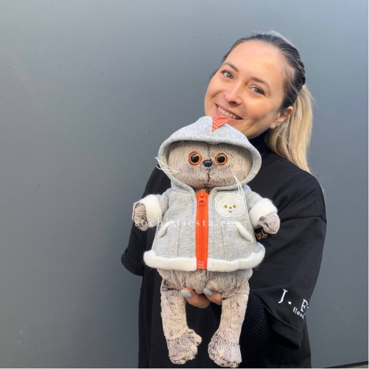 Кот Басик в толстовке в Нижнем Новгороде