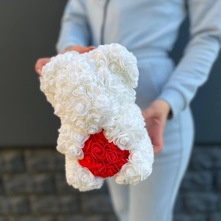 Медведь с красным седцем в Нижнем Новгороде