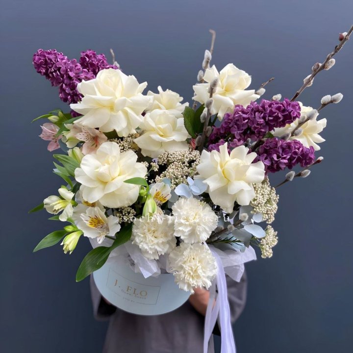 Цветочный бокс Французских роз и Сирени в Нижнем Новгороде