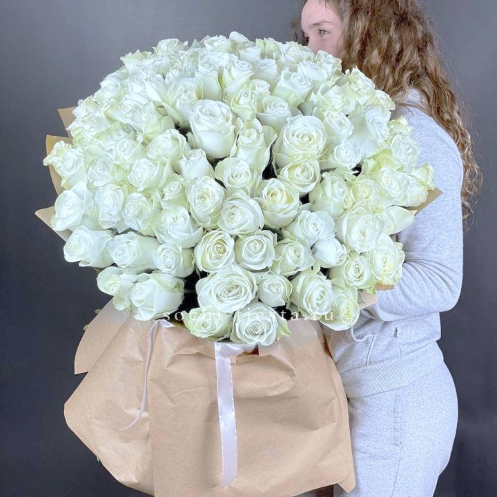 101 белая высокая импортная роза в Нижнем Новгороде