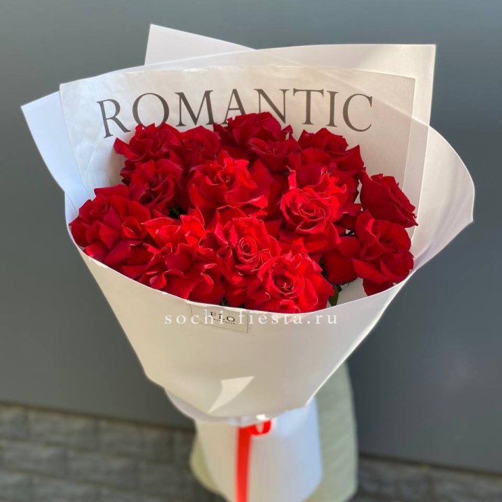 19 высоких роз в оформлении в Нижнем Новгороде