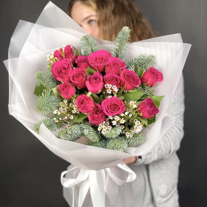 Новогодний букет Елки и Розы в Нижнем Новгороде