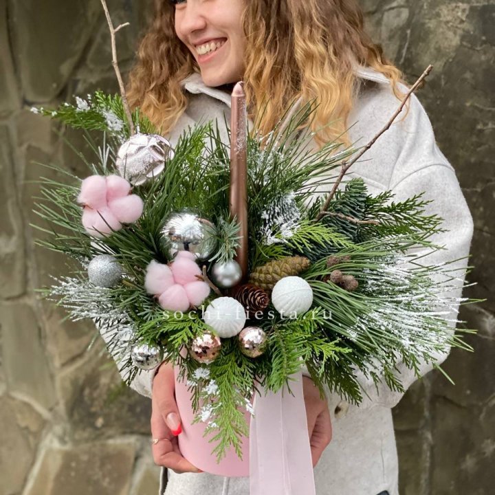 Новогодняя композиция в коробке пинк в Нижнем Новгороде