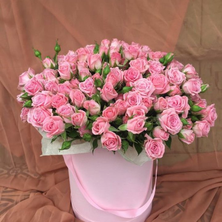 Кустовые розы в коробке в Нижнем Новгороде