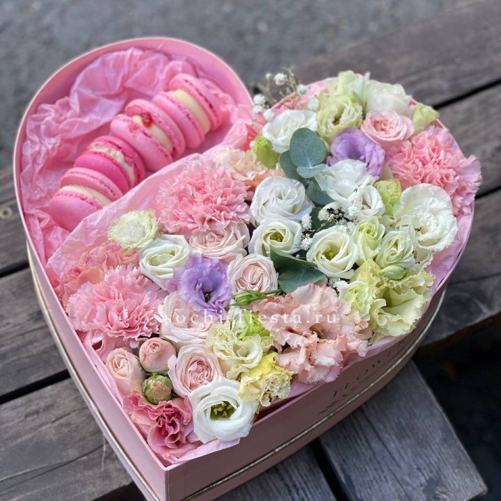 Бокс-сердце с макарон "Пинк" в Нижнем Новгороде