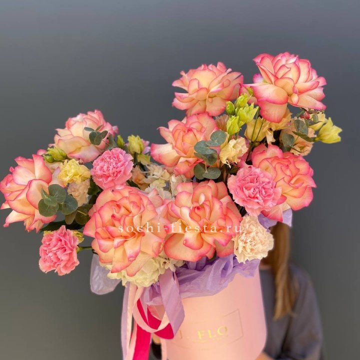 Бокс нежный с розами в Нижнем Новгороде