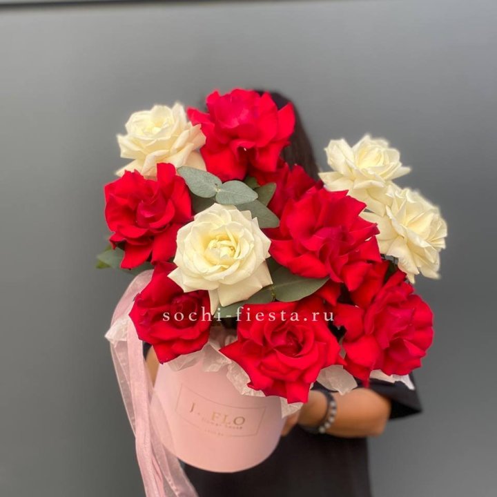 13 Французских роз в боксе в Нижнем Новгороде