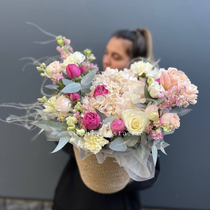 Цветочная композиция в джутовом боксе  в Нижнем Новгороде