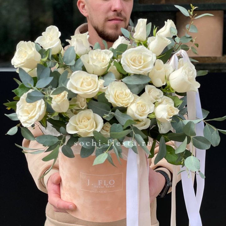 41 белая роз в бархатном боксе в Нижнем Новгороде