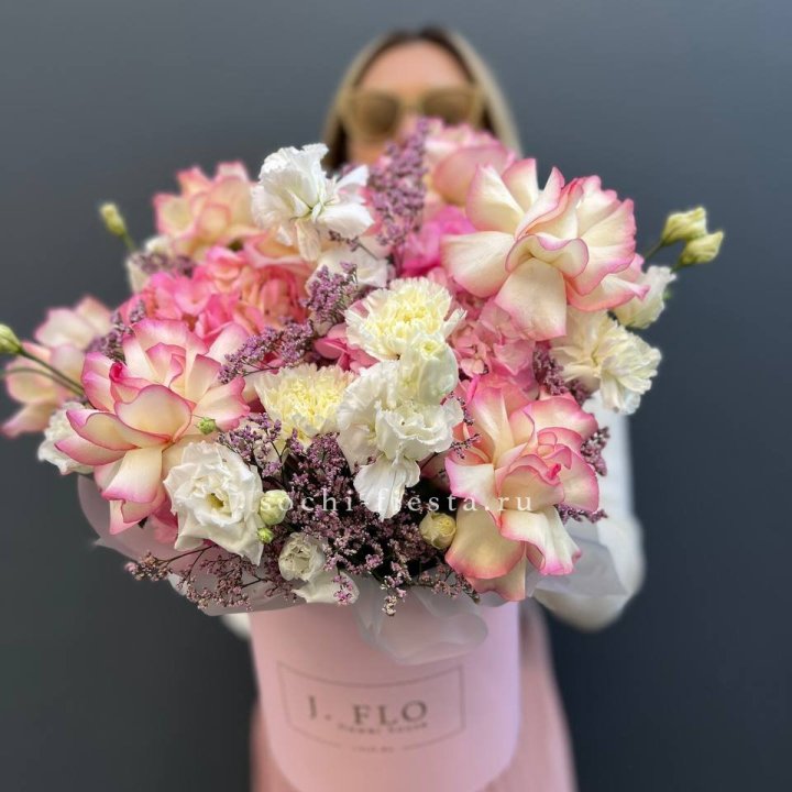 Цветочная композиция "Глория" в боксе в Нижнем Новгороде