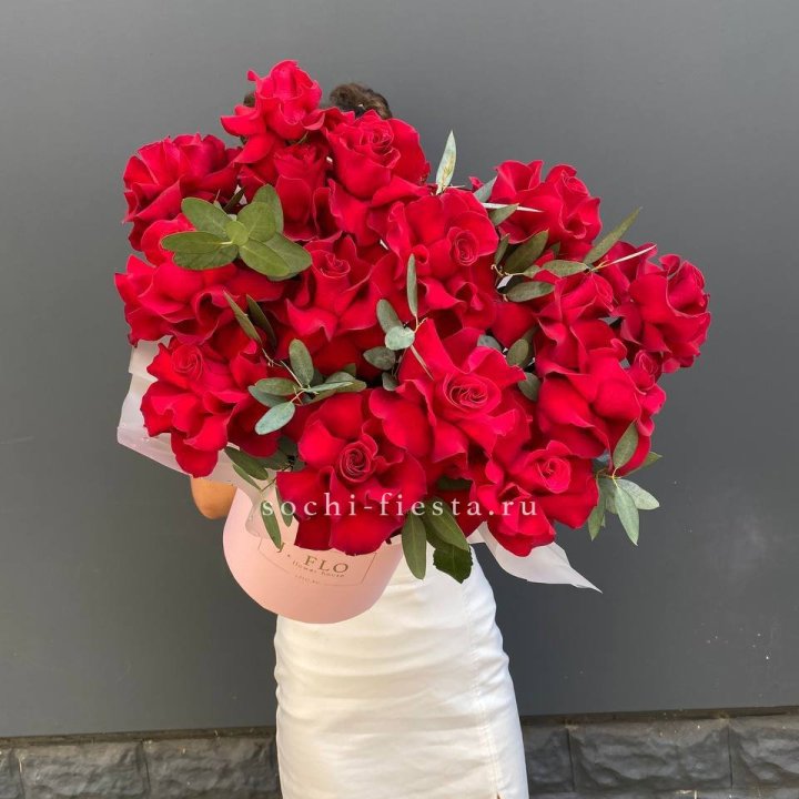 Бокс из 17 французских роз с доставкой в Нижнем Новгороде