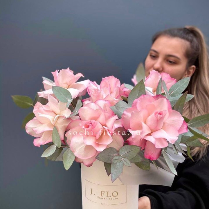 7 Французских роз в боксе в Нижнем Новгороде