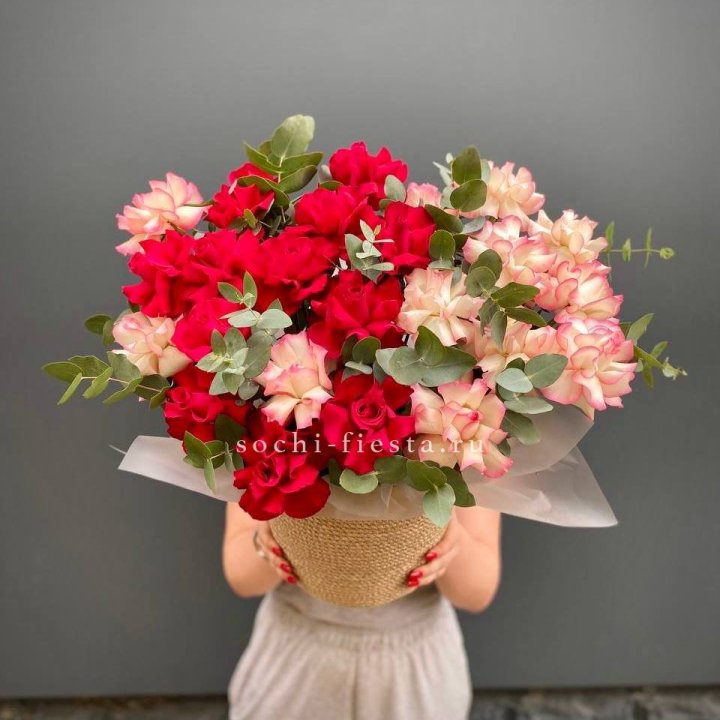 25 Французских роз в джутовом кашпо  в Нижнем Новгороде