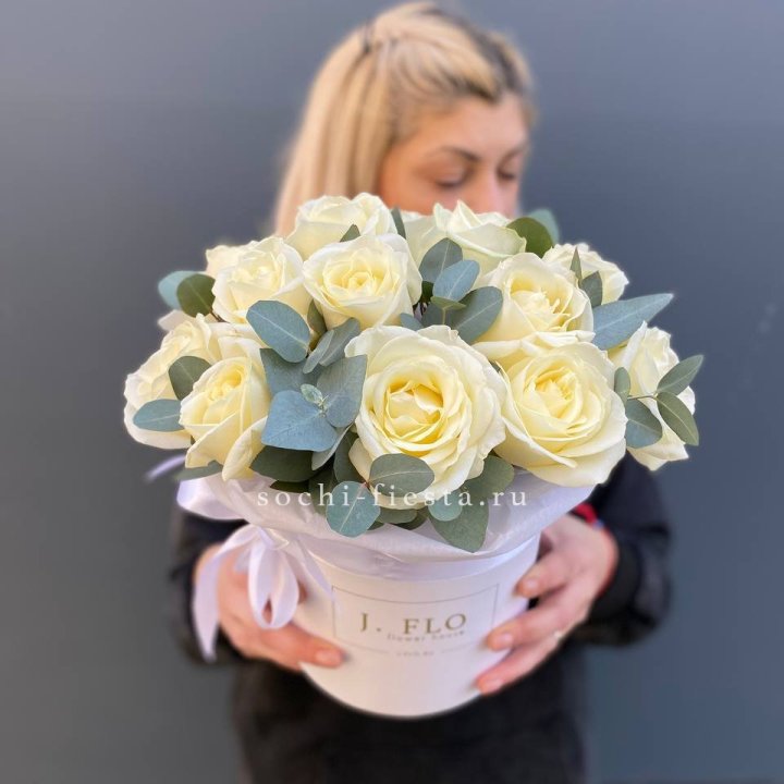 15 белых роз в боксе в Нижнем Новгороде