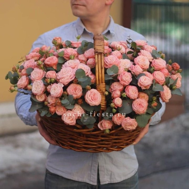 Корзина из 101 пионовидной розы в Нижнем Новгороде