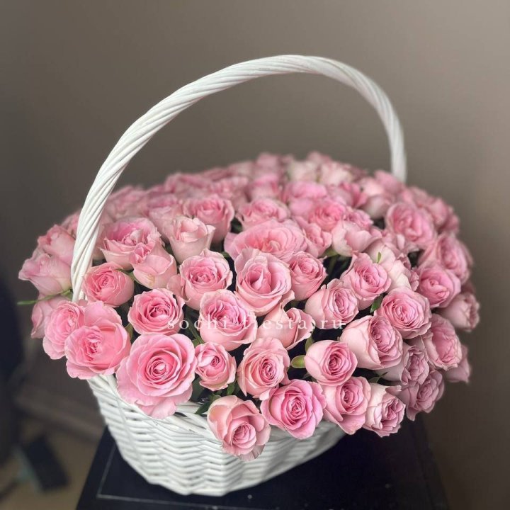 101 розовая роза в корзине в Нижнем Новгороде