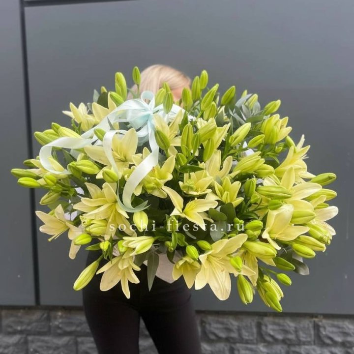 Лилии в корзине в Нижнем Новгороде