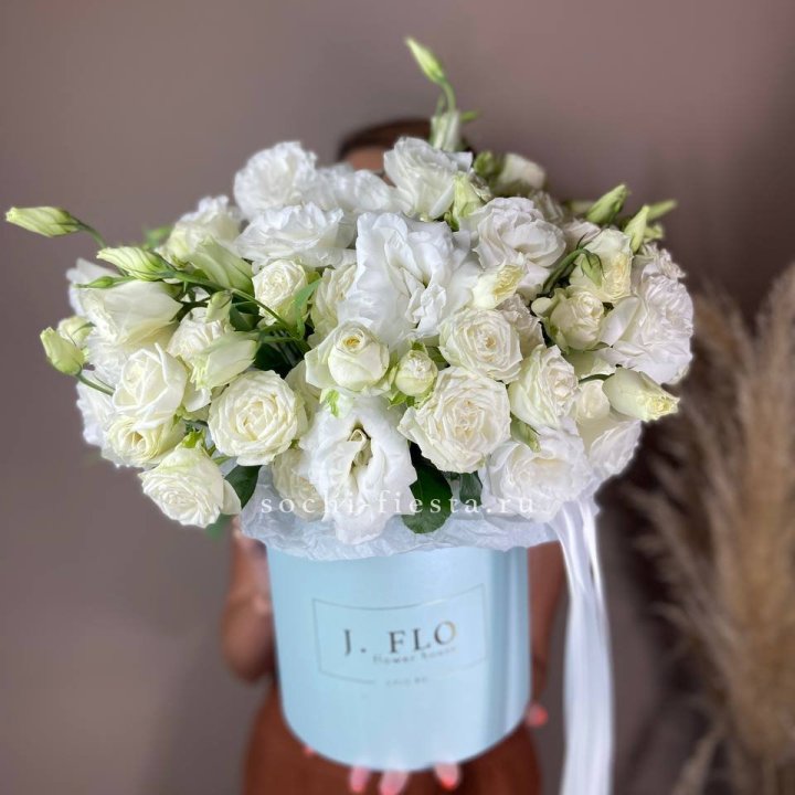 Бокс кустовых роз и эустомы  в Нижнем Новгороде