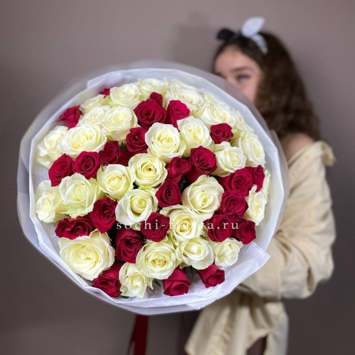 Микс из 55 роз в Нижнем Новгороде