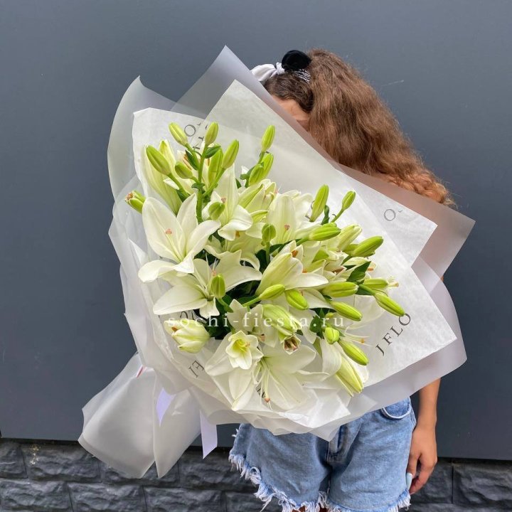 Букет  лилий "Воздушный"  с доставкой в Нижнем Новгороде