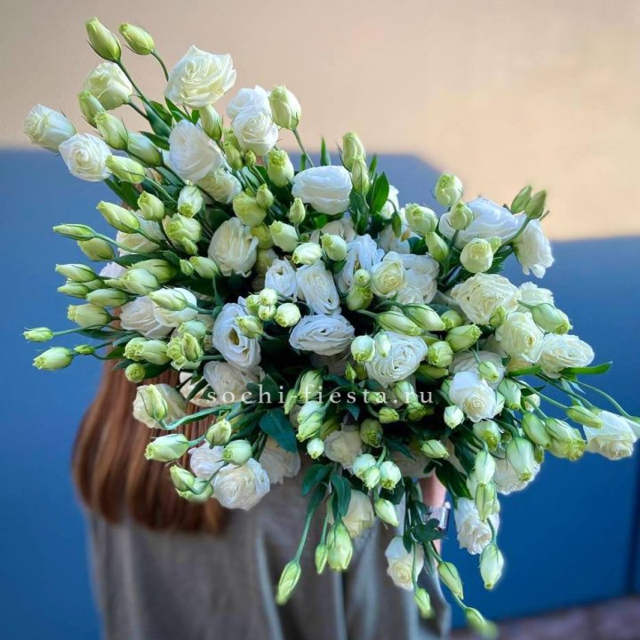 Охапка эустомы в Нижнем Новгороде