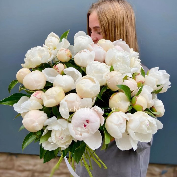 Охапка пионов в Нижнем Новгороде
