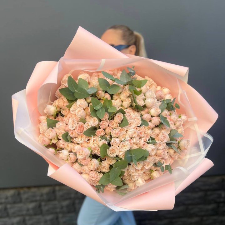 101 кустовая роза с эвкалиптом в Нижнем Новгороде