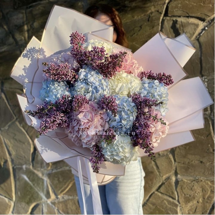 Букет гортензии с сиренью в Нижнем Новгороде