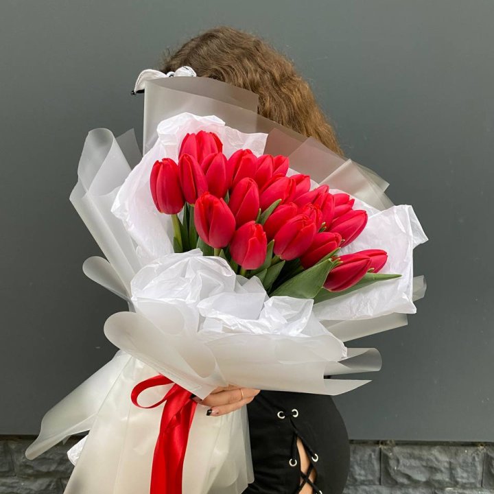  25 красных воздушных тюльпанов в Нижнем Новгороде