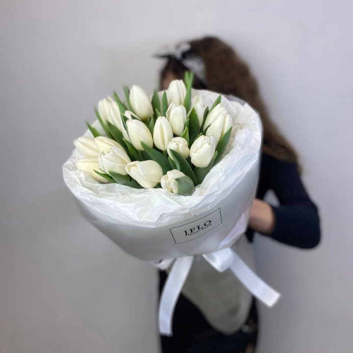  19 белых воздушных тюльпанов в Нижнем Новгороде