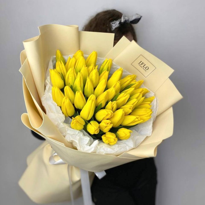 51 жёлтый тюльпан в Нижнем Новгороде